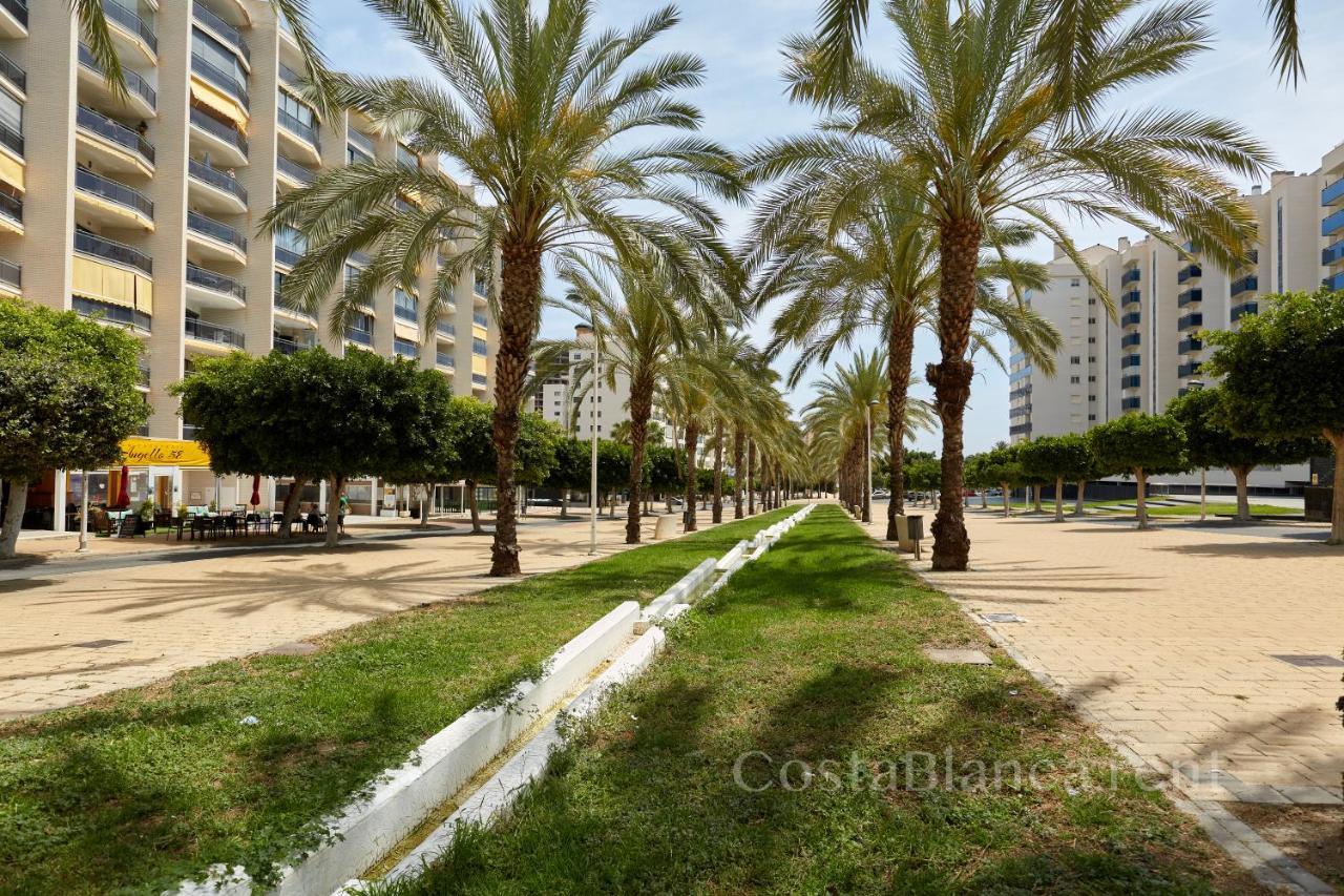 Luxurious, Newly-Renovated Large 2-Bedroom Condo By The Beach Benidorm Exteriér fotografie