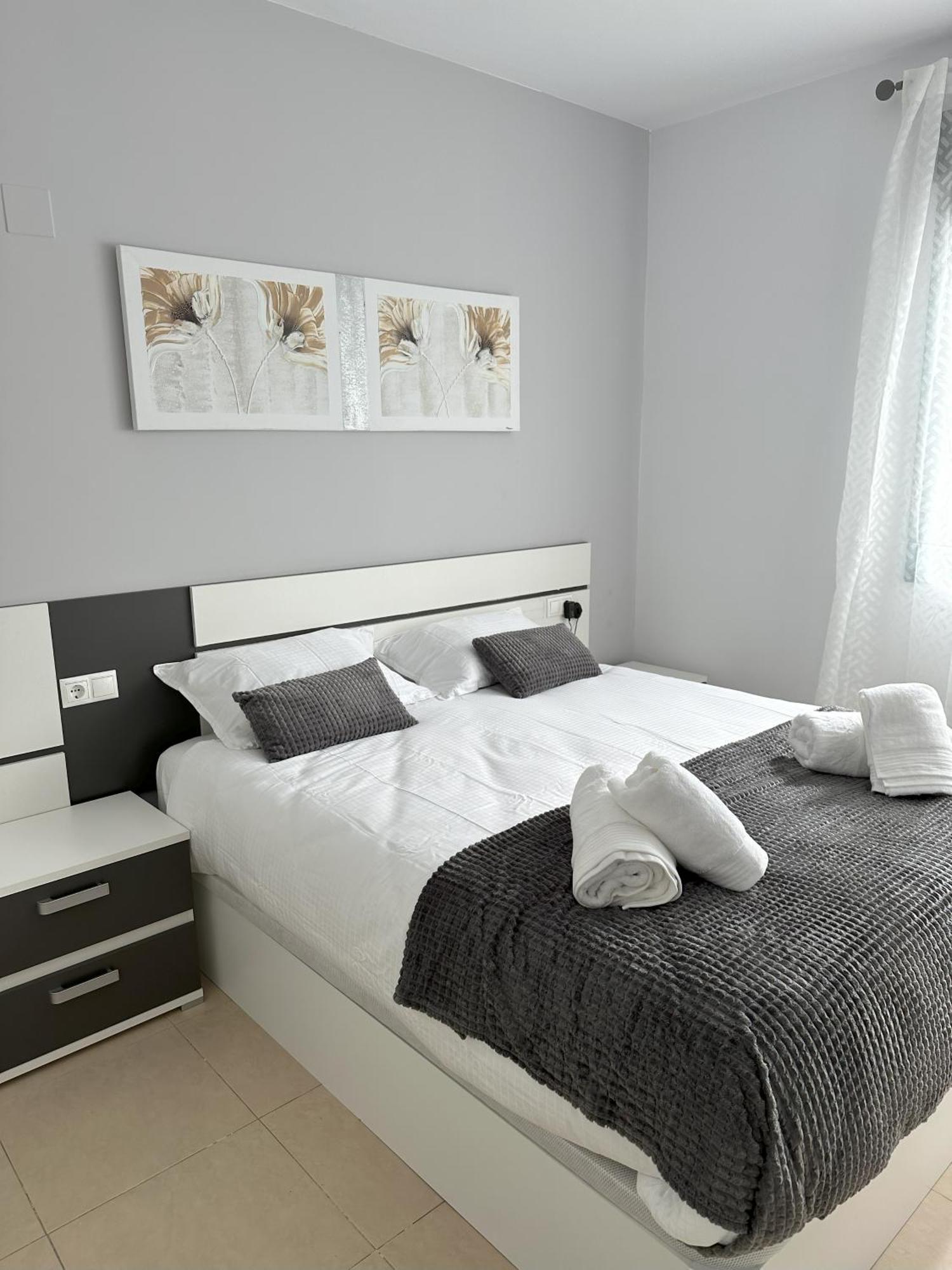 Luxurious, Newly-Renovated Large 2-Bedroom Condo By The Beach Benidorm Exteriér fotografie