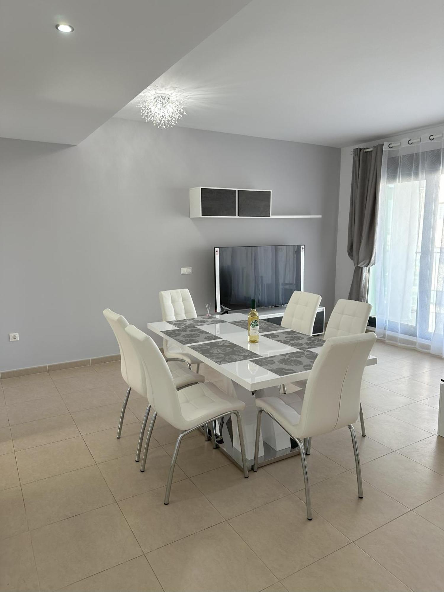 Luxurious, Newly-Renovated Large 2-Bedroom Condo By The Beach Benidorm Exteriér fotografie