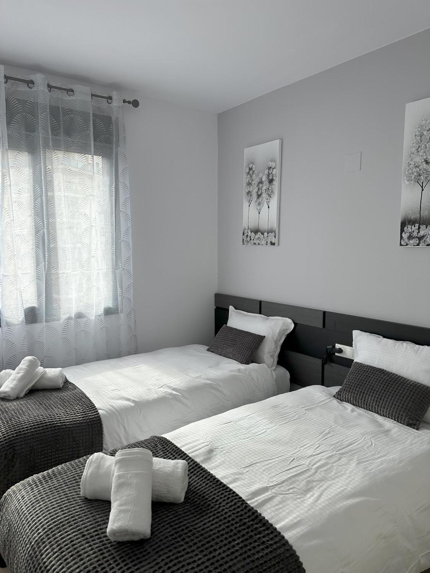 Luxurious, Newly-Renovated Large 2-Bedroom Condo By The Beach Benidorm Exteriér fotografie