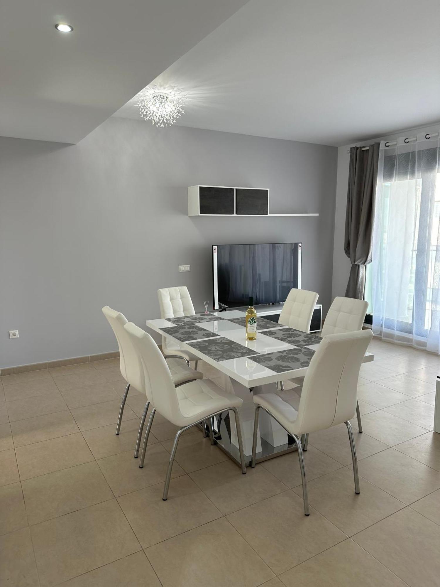 Luxurious, Newly-Renovated Large 2-Bedroom Condo By The Beach Benidorm Exteriér fotografie