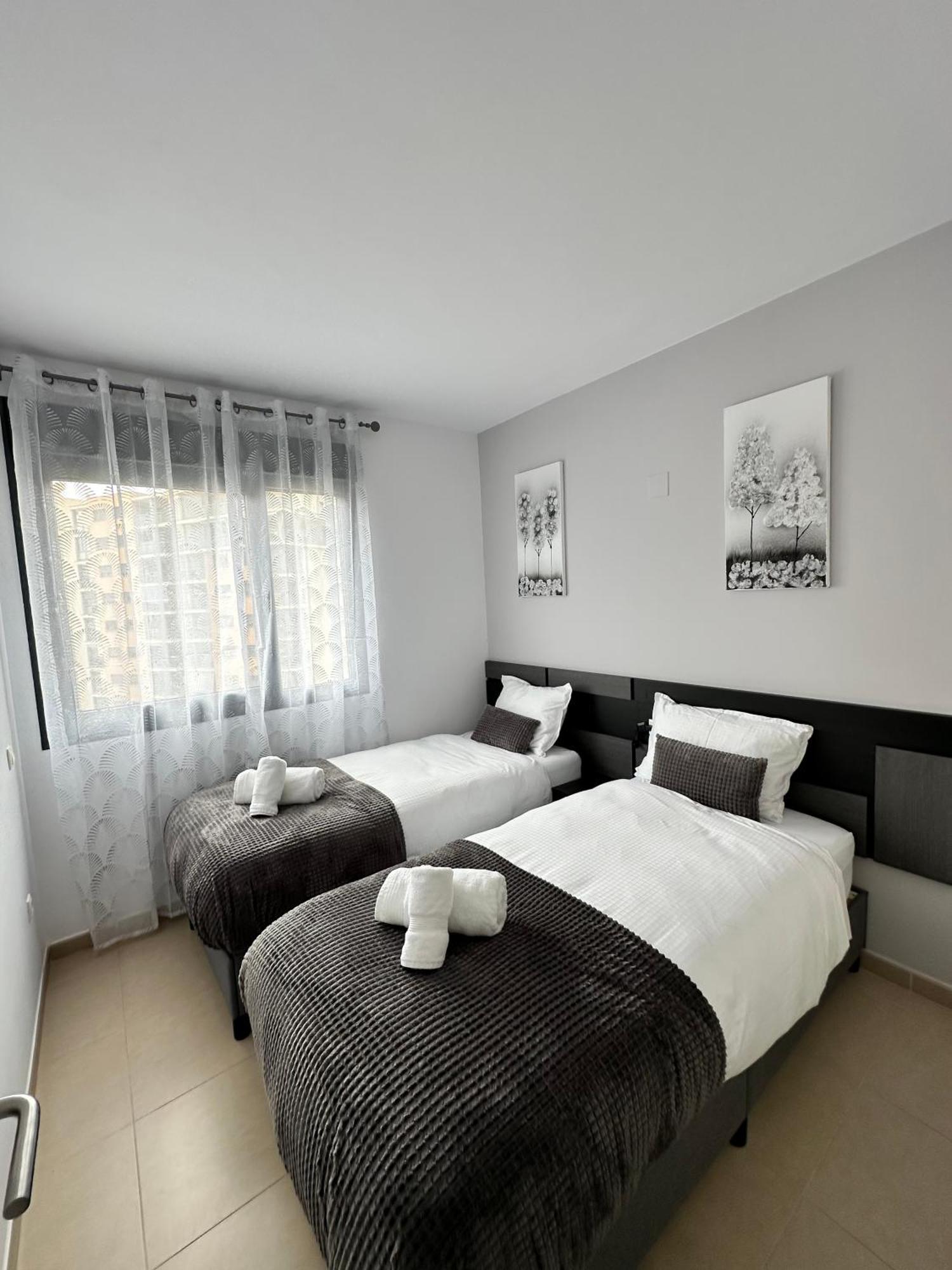 Luxurious, Newly-Renovated Large 2-Bedroom Condo By The Beach Benidorm Exteriér fotografie